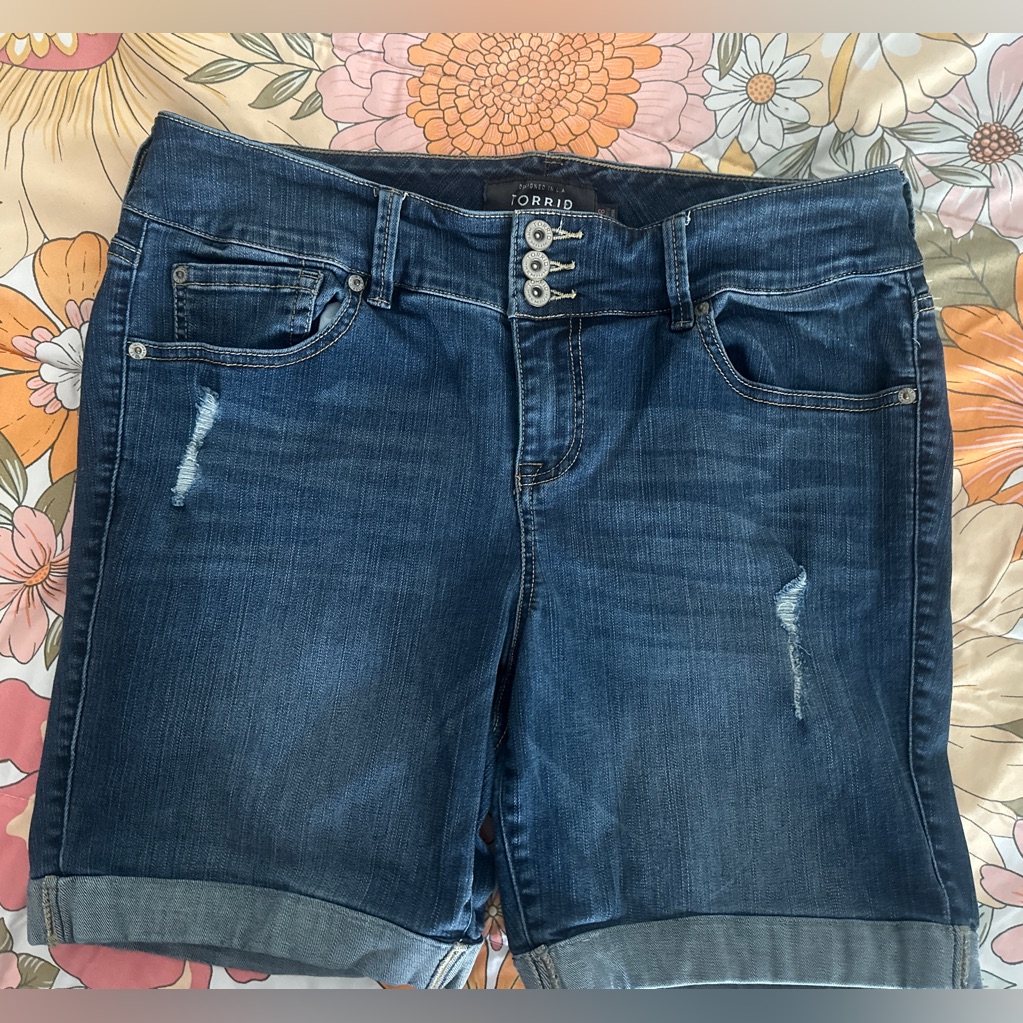 Torrid Denim Bermuda Shorts Size 18